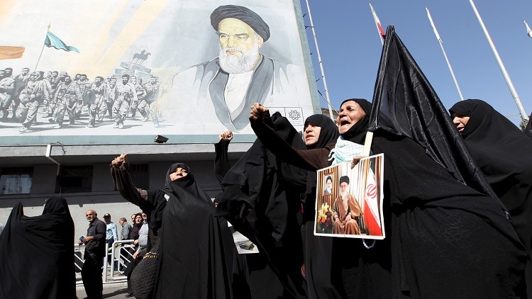 احتجاجات في طهران عقب صلاة الجمعة ضد المملكة العربية السعودية بعد مأساة التدافع في منى التي راح ضحيتها 717 حاجا منهم 131 إيرانيا