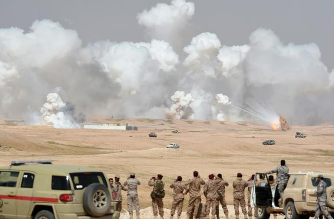 تصاعد الدخان خلال تنفيذ غارة جوية ضمن مناورات 