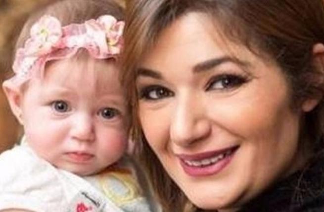 أحمد زاهر ينشر صورة أصغر بناته