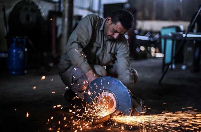 حصار غزة يهوي بقطاع الصناعات المعدنية