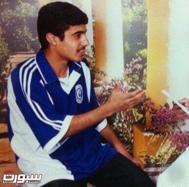 الرويلي يرتدي زي الهلال بداية حياته الرياضية