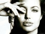 res_angelina_jolie_008.jpg