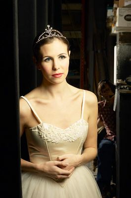 Ballerina waiting backstage uid 1280988.jpg