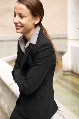 Smiling businesswoman uid 1433149.jpg