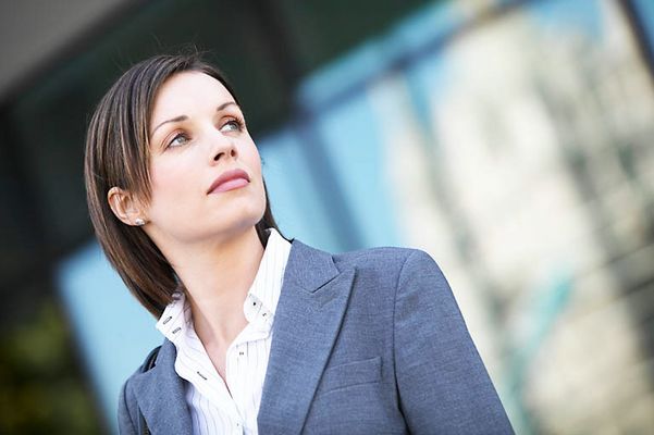 Thinking businesswoman uid 1429062.jpg