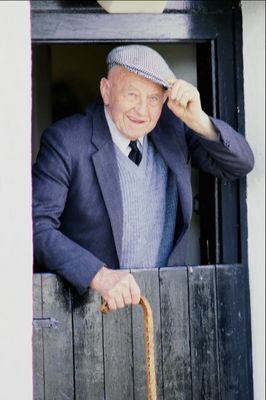 Well dressed elderly man with cane.jpg