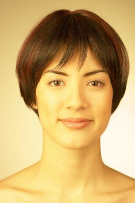 Woman head and shoulders uid 1344469.jpg