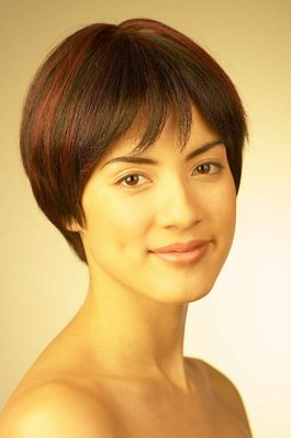 Woman head and shoulders uid 1344473.jpg