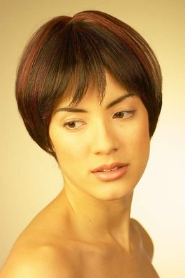 Woman head and shoulders uid 1344474.jpg