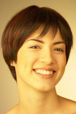 Woman head and shoulders uid 1344477.jpg