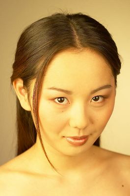 Woman head and shoulders uid 1344503.jpg