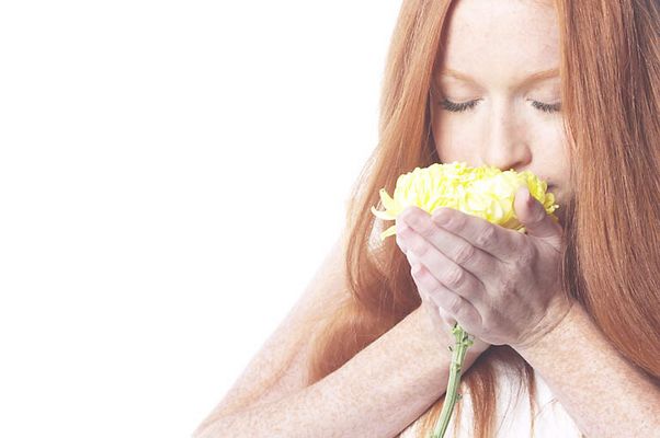 Woman holding flower uid 1343055.jpg