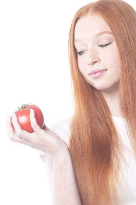 Woman holding tomato uid 1343062.jpg