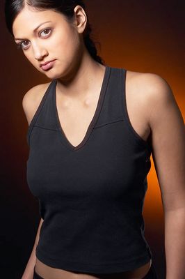 Woman in black sleeveless shirt uid 1426328.jpg