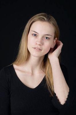 Woman in front of black background uid 1426779.jpg