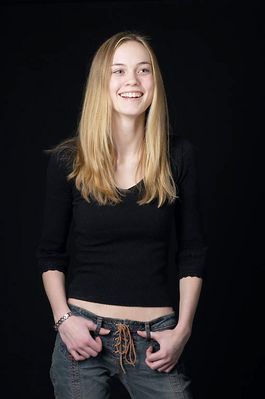 Woman in jeans uid 1426763.jpg