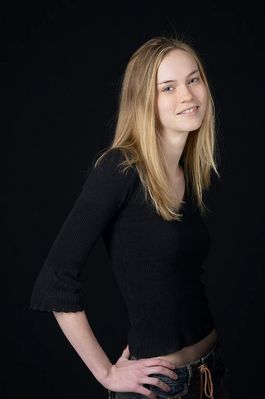 Woman in jeans uid 1426802.jpg