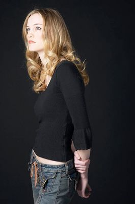 Woman in jeans uid 1426851.jpg