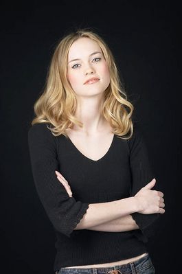 Woman in jeans uid 1426889.jpg