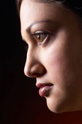 Woman in profile uid 1426306.jpg