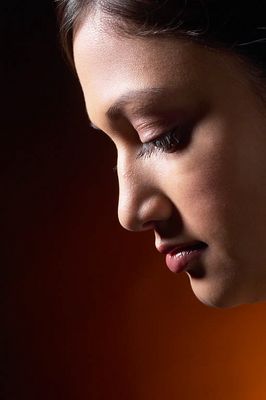 Woman in profile uid 1426308.jpg