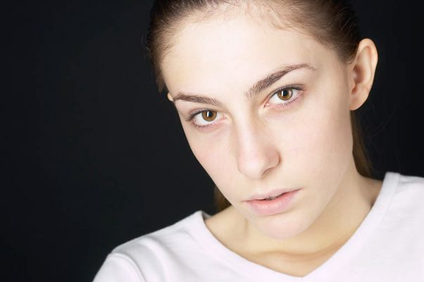 Woman in white t shirt uid 1426818.jpg