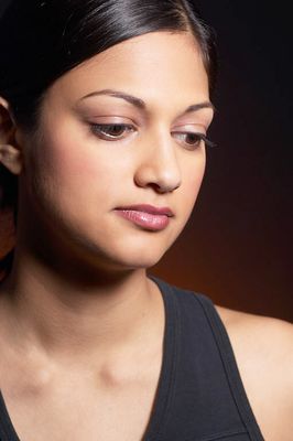 Woman looking away uid 1426315.jpg