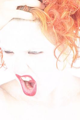 Woman screaming c102831.jpg