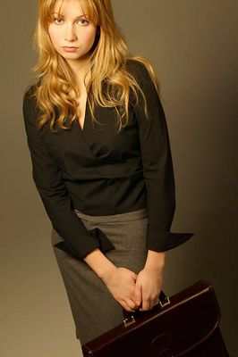 Woman with briefcase uid 1430426.jpg