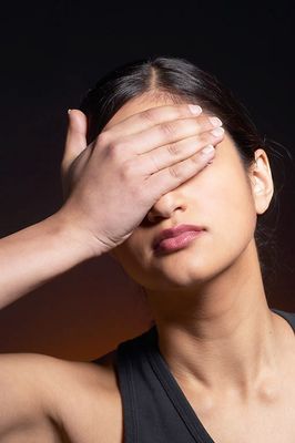Woman with hand over forehead uid 1426300.jpg