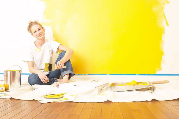 Woman with painting paraphernalia BE 11.jpg