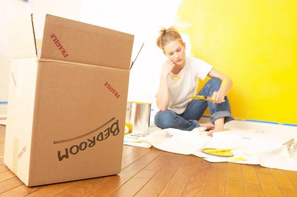 Woman with painting paraphernalia BE 7.jpg