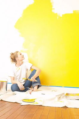 Woman with painting paraphernalia BE 9.jpg