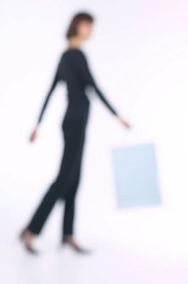Woman with shopping bag uid 1343153.jpg