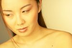 Woman head and shoulders uid 1344535.jpg