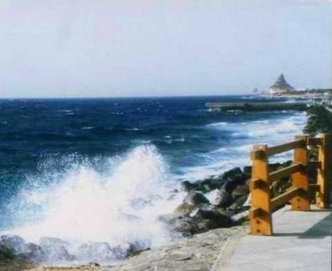 2003670-Corniche_Beach_sea-Jiddah.jpg