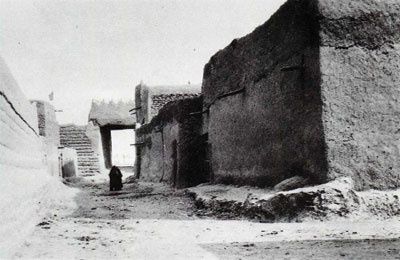 بوابة القرى في الرياض
بوابة القري من الجهة الشرقية لسور الرياض 1350 هـ /1931
الكلمات الإستدلالية(لتسهيل البحث): بوابة القري من الجهة الشرقية لسور الرياض 1350 هـ /1931