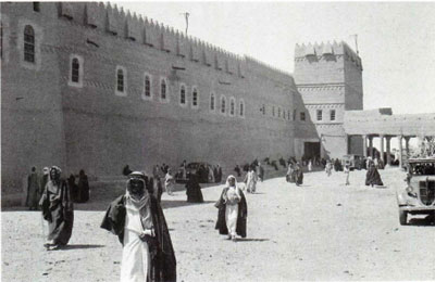 الواجهة الشمالية لقصر الحكم 1356 هـ /1937
الواجهة الشمالية لقصر الحكم 1356 هـ /1937
الكلمات الإستدلالية(لتسهيل البحث): الواجهة الشمالية لقصر الحكم 1356 هـ /1937