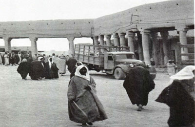 ميدان الصفاة ويظهر ممر المالية المؤدى لقصر الضيافة 1362 هـ /1943
ميدان الصفاة ويظهر ممر المالية المؤدى لقصر الضيافة 1362 هـ /1943
الكلمات الإستدلالية(لتسهيل البحث): ميدان الصفاة ويظهر ممر المالية المؤدى لقصر الضيافة 1362 هـ /1943