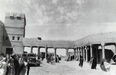 ممر المالية في الرياض
ممر المالية الذي يربط قصر الحكم بقصر الضيافة1362 هـ /1943
الكلمات الإستدلالية(لتسهيل البحث): ممر المالية الذي يربط قصر الحكم بقصر الضيافة1362 هـ /1943