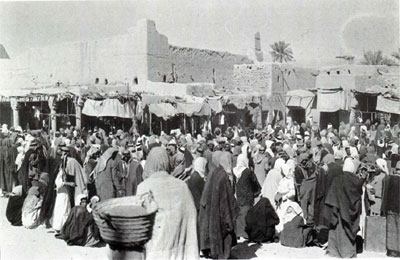 سوق التمور في الرياض
سوق التمر بالرياض 1373هـ /1954م
الكلمات الإستدلالية(لتسهيل البحث): سوق التمر بالرياض 1373هـ /1954م