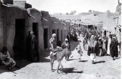سوق الهدم في الرياض
سوق الهدم (الملابس)1356 هـ / 1937م
الكلمات الإستدلالية(لتسهيل البحث): سوق الهدم (الملابس)1356 هـ / 1937م