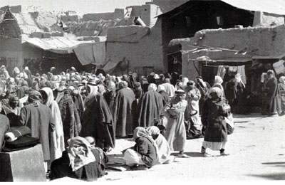 سوق الحراج 1373 هـ/ 1954م
سوق الحراج 1373 هـ/ 1954م
الكلمات الإستدلالية(لتسهيل البحث): سوق الحراج 1373 هـ/ 1954م