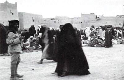 سوق المقبرة بالرياض
تضم الصورة سوق المقبيرة وبعض مساكن حى المرقب 1362 هـ /1943م
الكلمات الإستدلالية(لتسهيل البحث): تضم الصورة سوق المقبيرة وبعض مساكن حى المرقب 1362 هـ /1943م