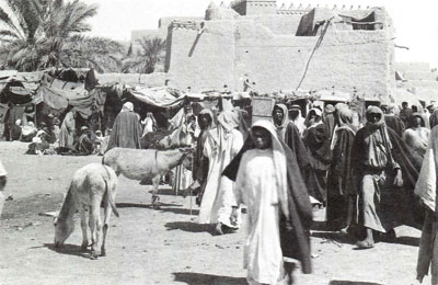 جانب من سوق المقبرة
جانب من سوق المقيبرة 1351هـ 1935م
الكلمات الإستدلالية(لتسهيل البحث): جانب من سوق المقيبرة 1351هـ 1935م