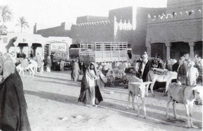 الجزء الجنوبي من سوق دخنة بالرياض 1374 هـ /1955م
الجزء الجنوبي من سوق دخنة بالرياض 1374 هـ /1955م
الكلمات الإستدلالية(لتسهيل البحث): الجزء الجنوبي من سوق دخنة بالرياض 1374 هـ /1955م