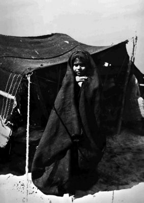 فتاة بدوية، عام 1935م، تصوير: م. ستاينكي
فتاة بدوية، عام 1935م، تصوير: م. ستاينكي
الكلمات الإستدلالية(لتسهيل البحث): فتاة بدوية، عام 1935م، تصوير: م. ستاينكي